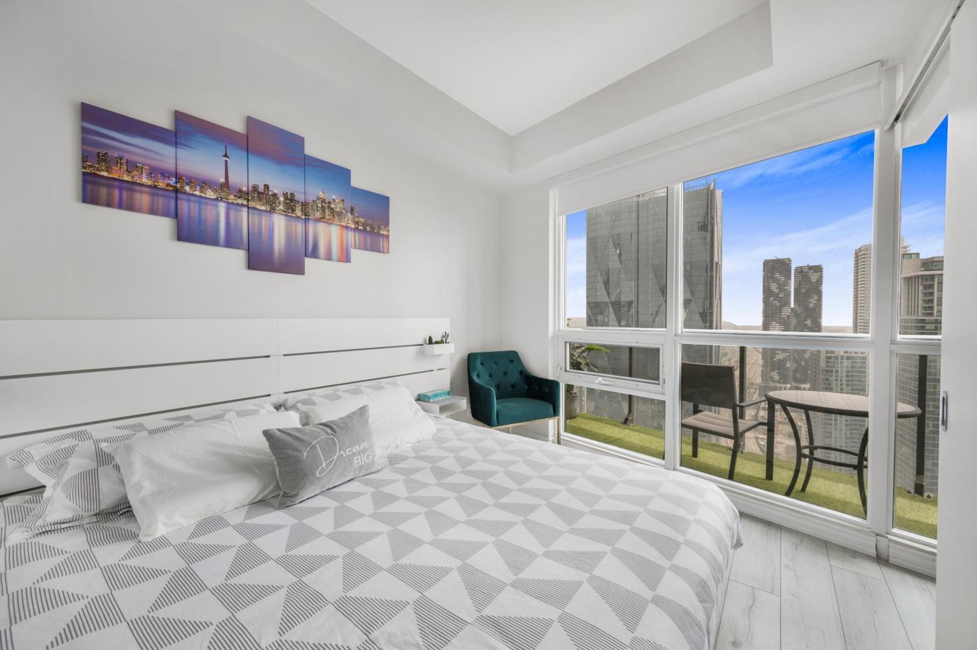 Luxury Downtown Toronto 2 Bedroom Suite With City And Lake Views And Free Parking Exterior foto